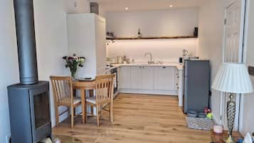 House, Multiple Bedrooms, Balcony | Interior