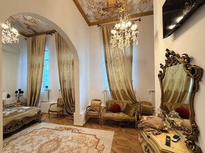 Egyptian cotton sheets, premium bedding, memory-foam beds, minibar - Chateau D'Amour Luxury Boutique (Bucharest)