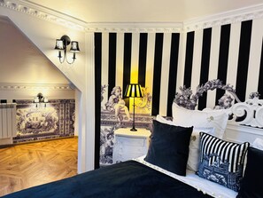 Egyptian cotton sheets, premium bedding, memory-foam beds, minibar - Chateau D'Amour Luxury Boutique (Bucharest)