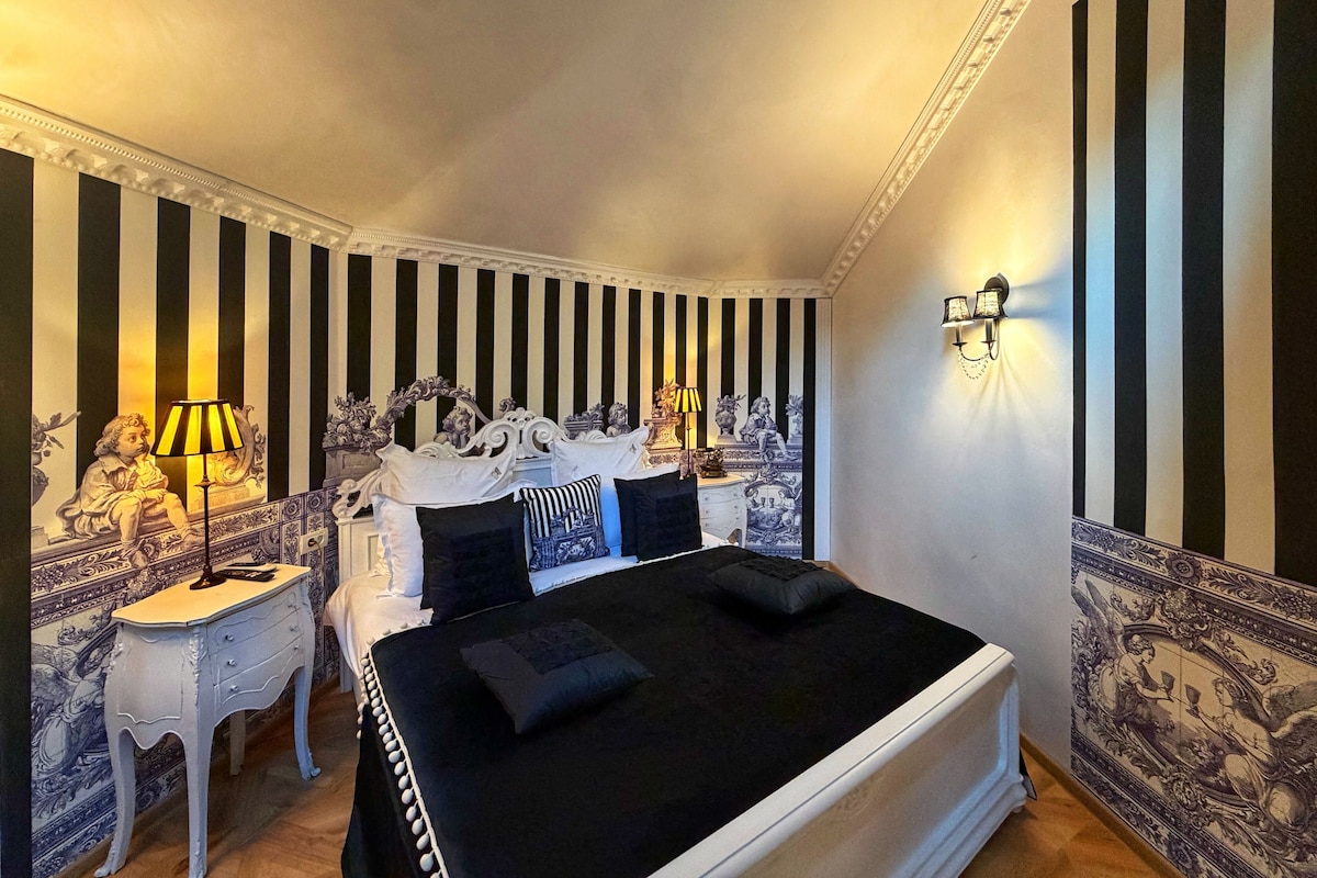 Luxury Suite | Egyptian cotton sheets, premium bedding, memory foam beds, minibar