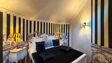 Luxury Suite | Egyptian cotton sheets, premium bedding, memory foam beds, minibar