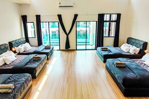 Room - Retro Pool Villa at Puchong by HCK (Cyberjaya)
