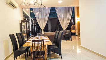 Luxury Villa, Courtyard View | Dining