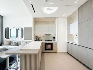Microwave, oven, stovetop - Modern 1 Bedroom with Private Balcony Pool (Dubai)