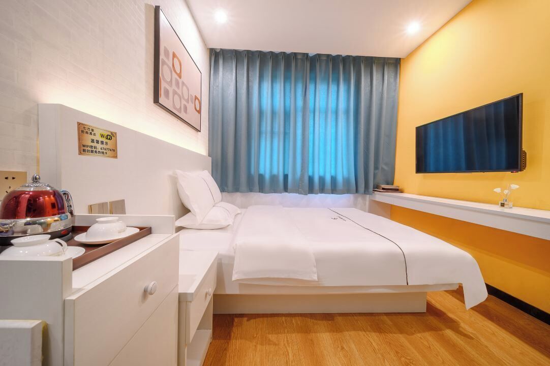 Egyptian cotton sheets, premium bedding, soundproofing, free WiFi