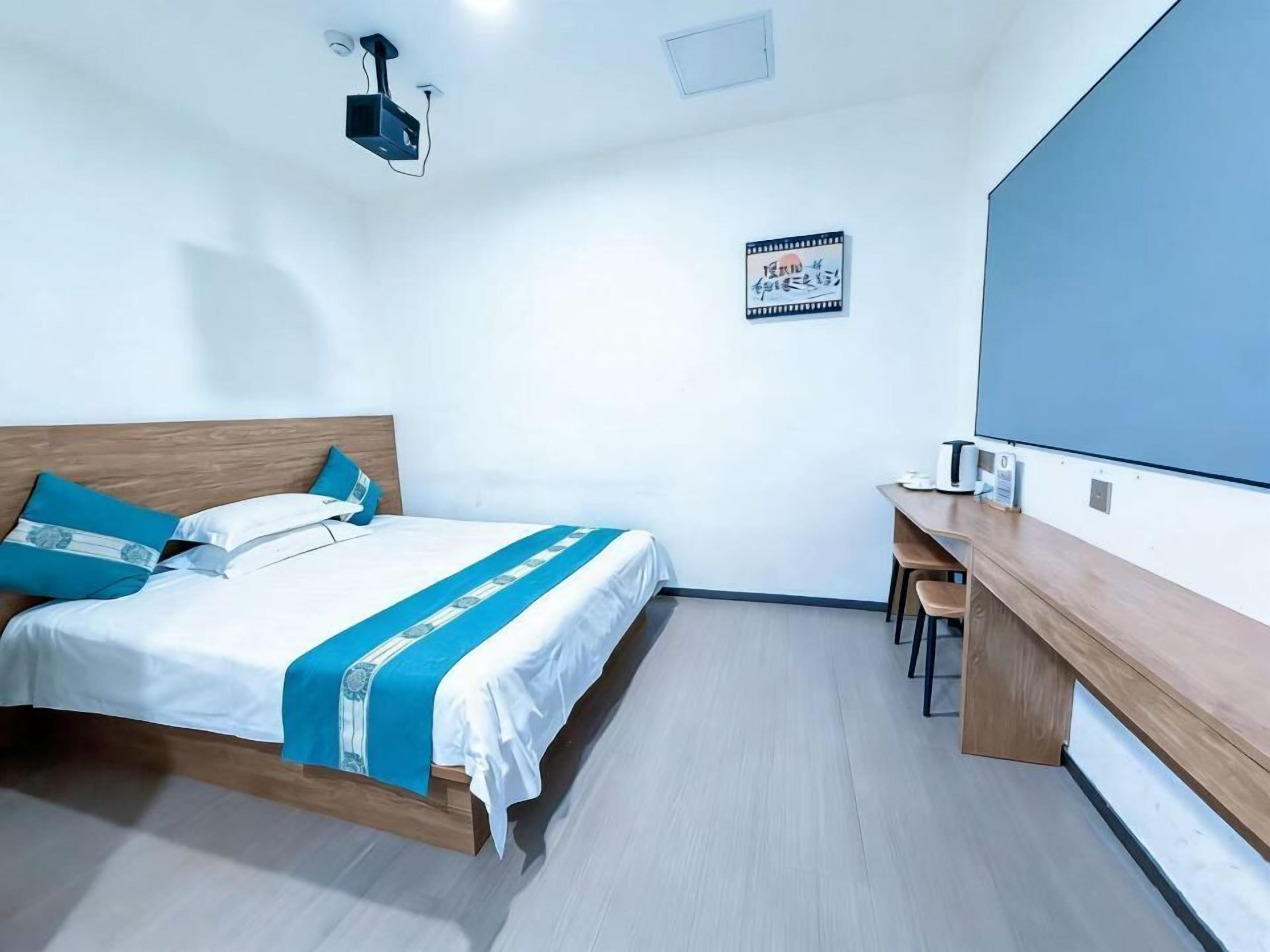 Egyptian cotton sheets, premium bedding, soundproofing, free WiFi