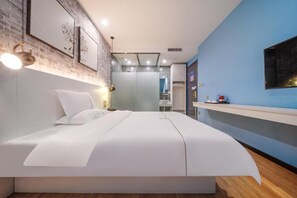 Egyptian cotton sheets, premium bedding, soundproofing, free WiFi - Qiqiaowu Hotel Songjiazhuang Station (Beijing)