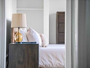 1 bedroom, iron/ironing board, free WiFi, bed sheets - Deluxe King Suite in Downtown Asheville (Asheville)