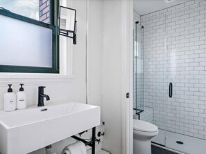 Hair dryer - Deluxe King Suite in Downtown Asheville (Asheville)