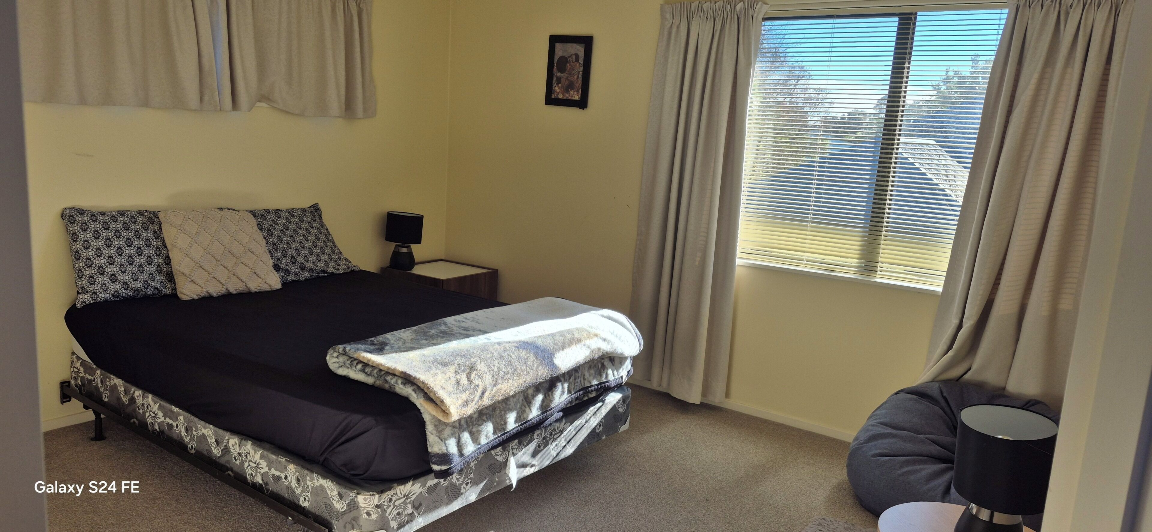 2 bedrooms, desk, iron/ironing board, WiFi