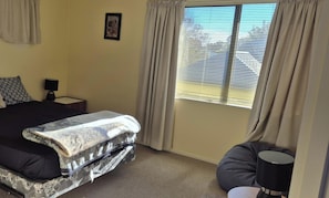 2 Schlafzimmer, Schreibtisch, Bügeleisen/Bügelbrett, WLAN