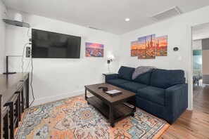 Living area - Cholla 1 Retreat in the Heart of Downtown Phoenix (Phoenix)