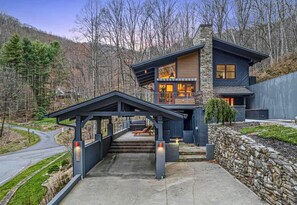 Exterior - Luxury 4BR Mtn Retreat: Hot Tub, Nintendo Switch (Waynesville)
