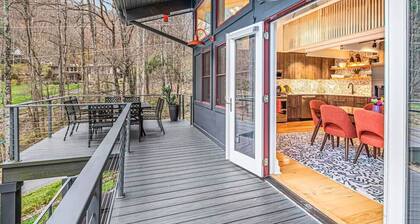Hot tub cabin, mtn views, 9 min to Waynesville