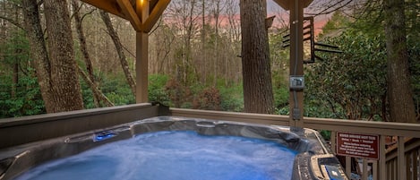 Outdoor spa tub