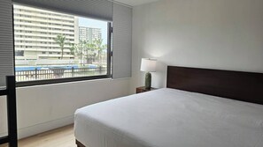 Iron/ironing board, free WiFi, bed sheets - Waikiki Banyan with Free Parking & Washer/Dryer in Unit! (Honolulu)