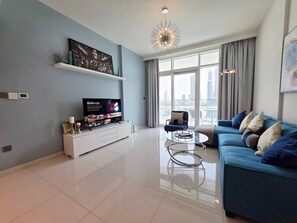 TV - 2BR in Sunrise Bay | Beach Access & Marina View (Dubai)