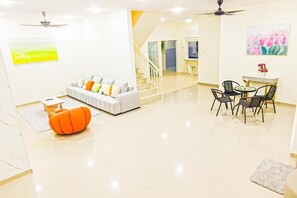 Living area - Modern Home at Kajang by HCK (Kajang)