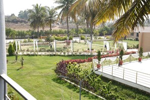 Khuôn viên nơi lưu trú