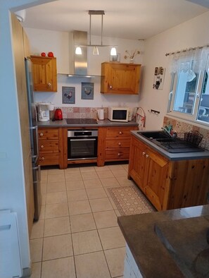 Private kitchen - House for rent in Mios by the week or long weekend (Mios)