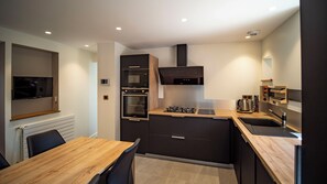 Private kitchen - In the heart of Ploumanac'h, renovated fisherman's house (Perros-Guirec)