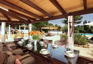 Outdoor dining - Villa Jacobus (Pollença)