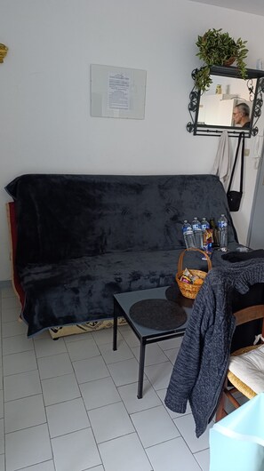 Interior - The charm of a cocooning apartment between harbor and sea. (Valras-Plage)