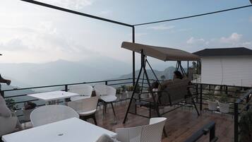 Deluxe Cottage | Outdoor dining