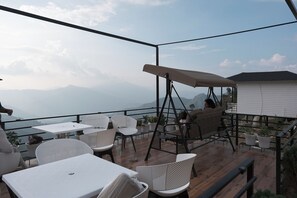 Deluxe Cottage | Outdoor dining