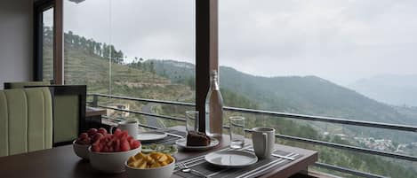 Deluxe Cottage | Outdoor dining