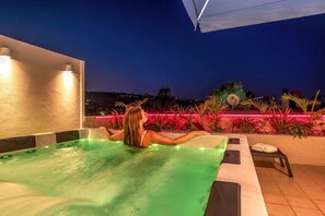 Terrace/patio - 3bd Maisonette with rooftop jacuzzi and views (Souda)