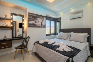 In-room safe, iron/ironing board, WiFi, bed sheets - 3bd Maisonette with rooftop jacuzzi and views (Souda)