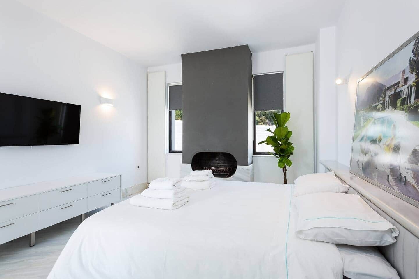 5 bedrooms, in-room safe, iron/ironing board, WiFi