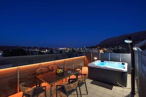 Terrace/patio - Lux 3bd Vacation Home w. Sauna & Rooftop Jacuzzi (Souda)