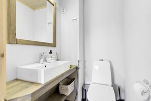 สแตนดาร์ดเคบิน, 3 ห้องนอน | ห้องน้ำ