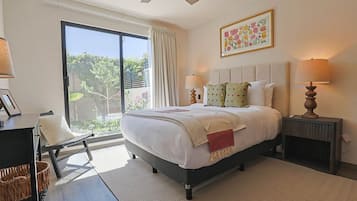 House, 5 Bedrooms, Patio