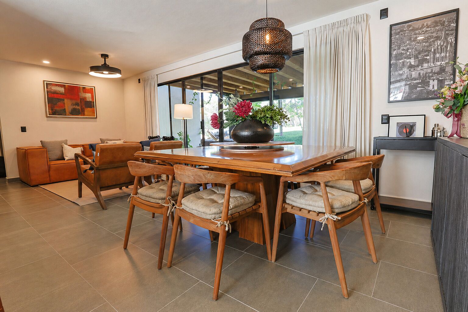 House, 5 Bedrooms, Patio | Living area