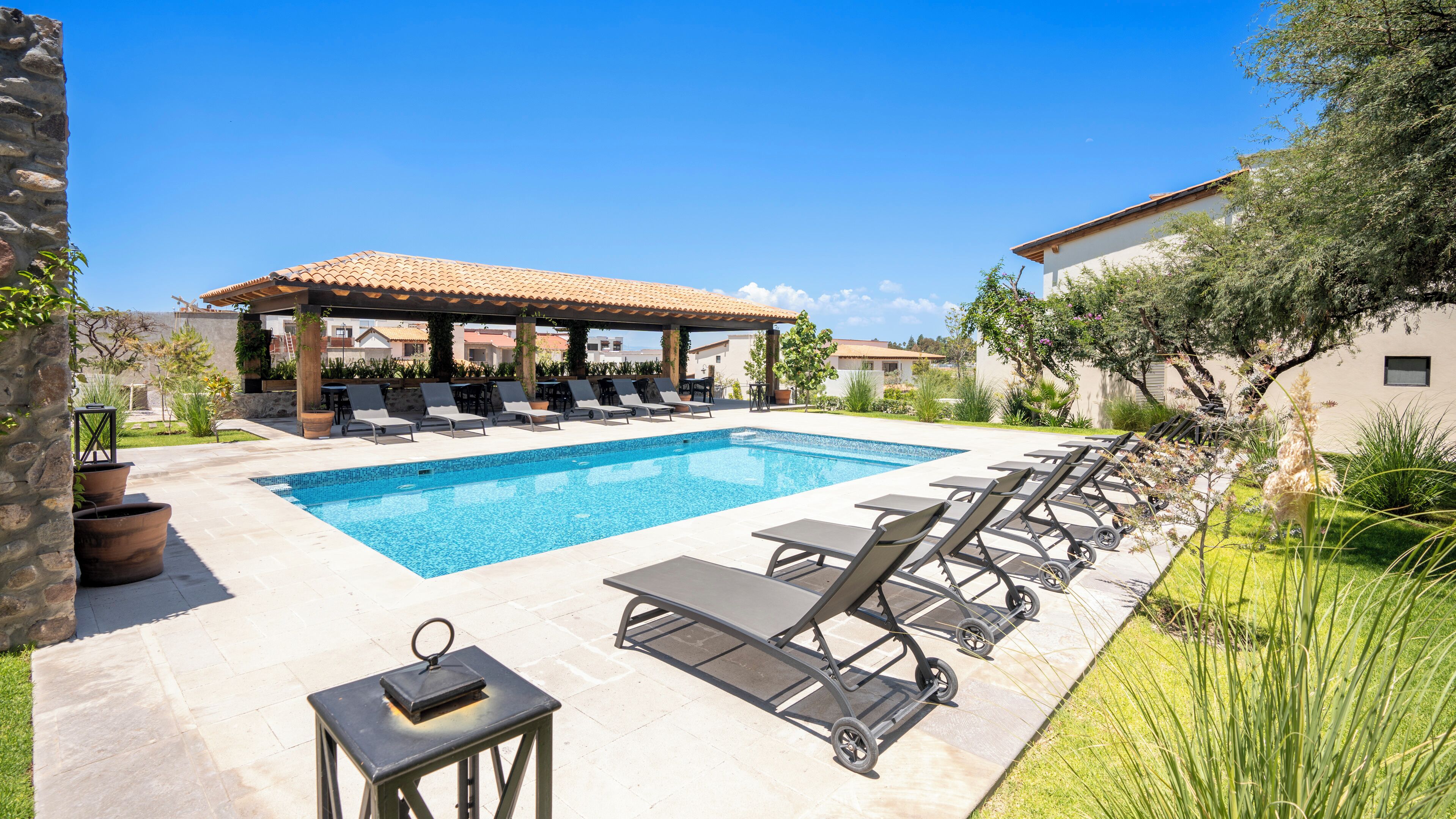 2 outdoor pools