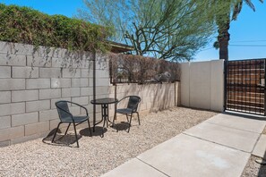 Terrace/patio - Desert Rose Retreat in the Heart of Downtown Phoenix (Phoenix)