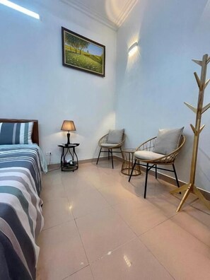 Perusstudio, parveke, kaupunkinäköala