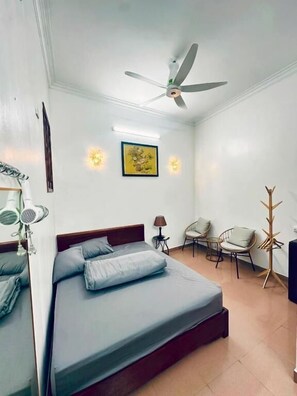 Studio, balcon, vue ville