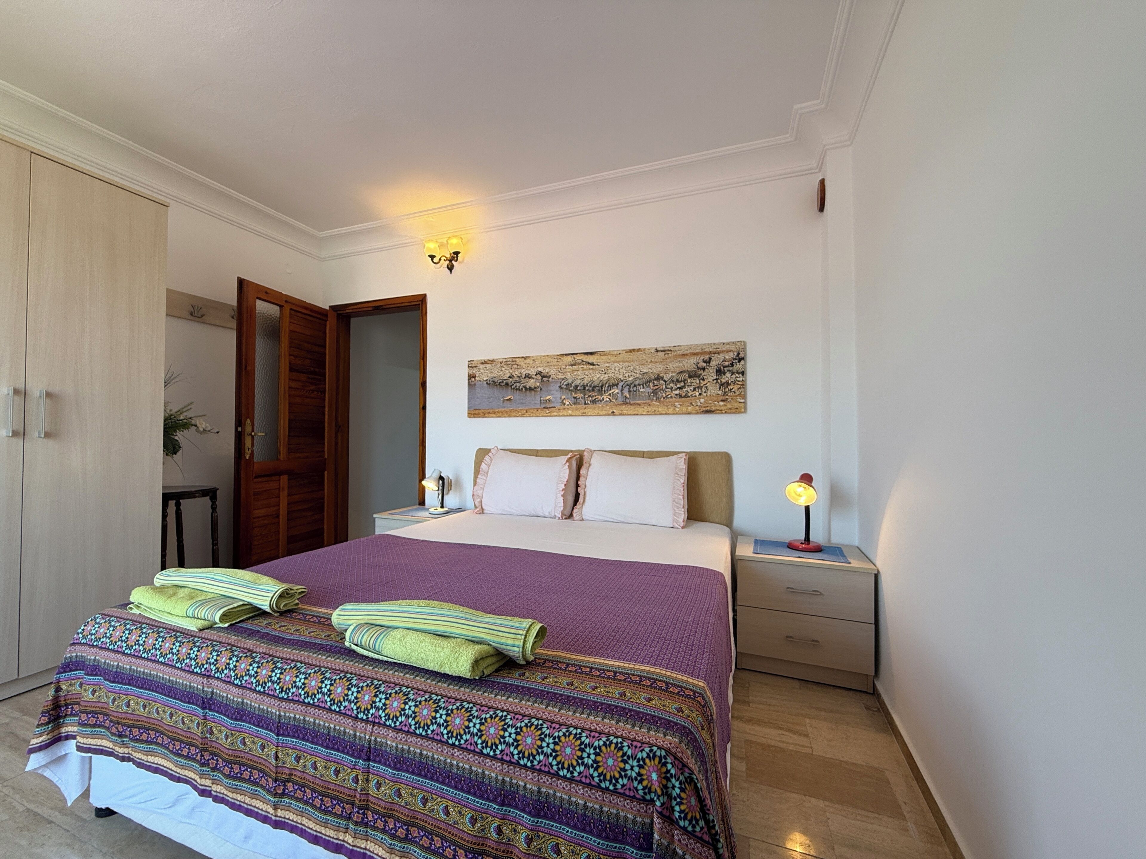 2 slaapkamers, een strijkplank/strijkijzer, wifi, beddengoed