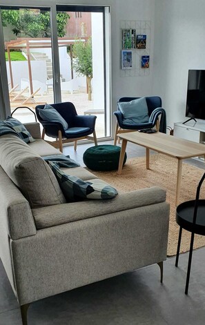 Living area - Quietly located luxury vacation villa with private pool on Portugal's Silver Coast (Valado de Santa Quiteria)