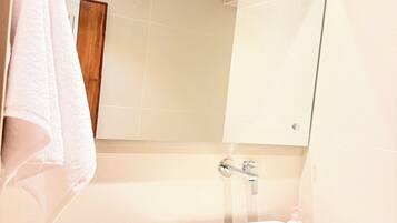 Superior Double Room, City View | Bathroom