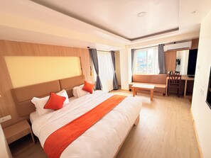 Superior Double Room, City View | Egyptian cotton sheets, premium bedding, Select Comfort beds, minibar - 14 LUXE By Mums Home (Kathmandu)