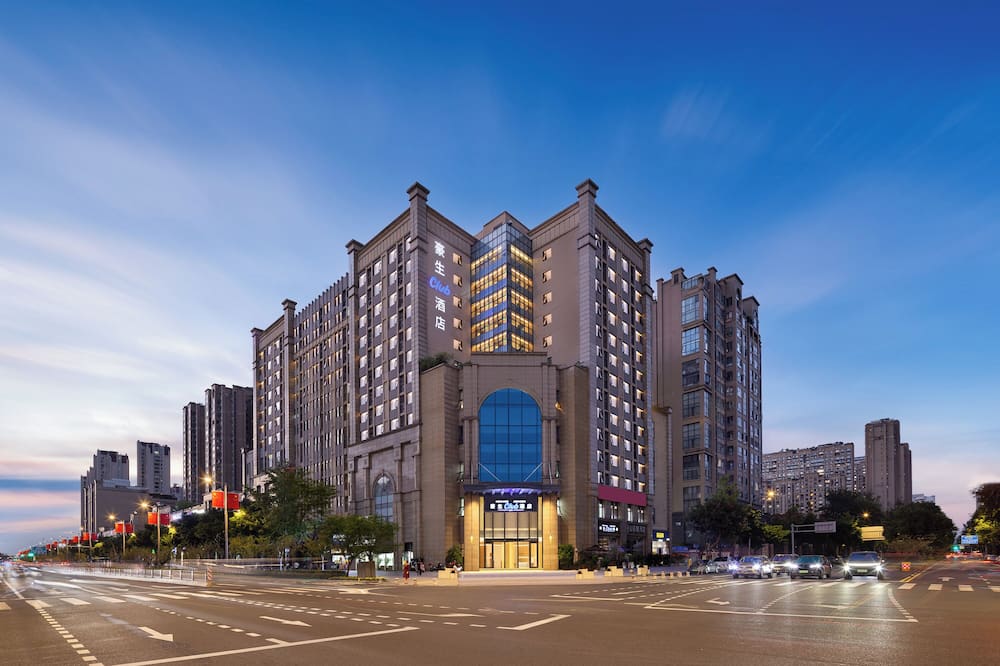 Howard Johnson Club Hotel