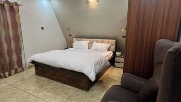 Luxury Cottage, Garden View