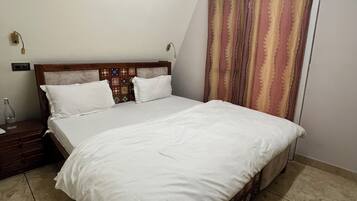 Luxury Cottage, Garden View