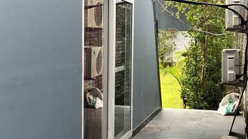 Luxury Cottage, Garden View | Property grounds