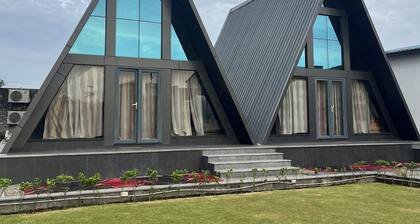 Lawn Side Manor By Wedding Coaster